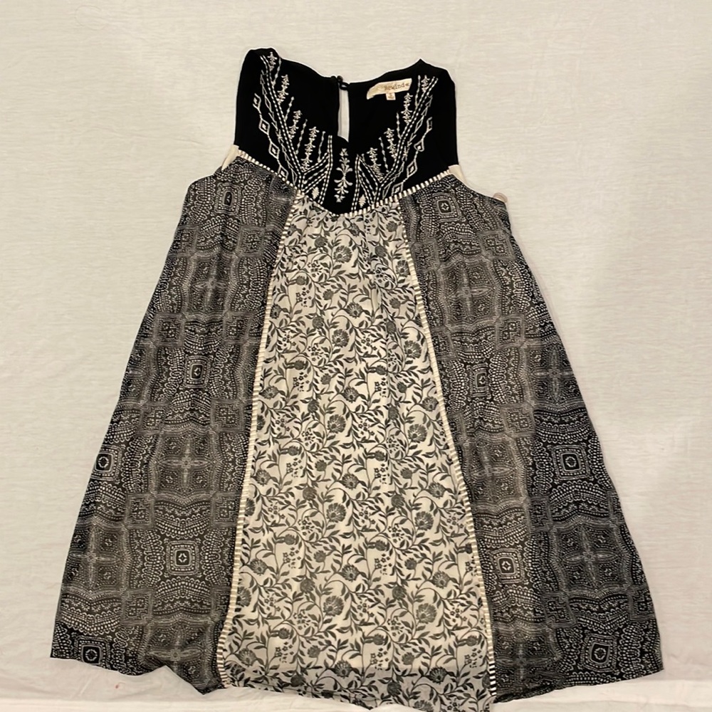 Rewind girls dress size Small. Black and white designed flow dress